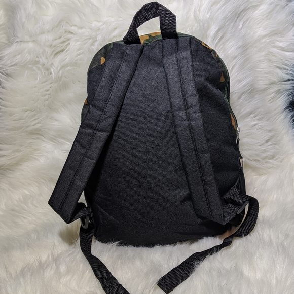 NWT Medium Camo Backpack - Picture 3 of 7